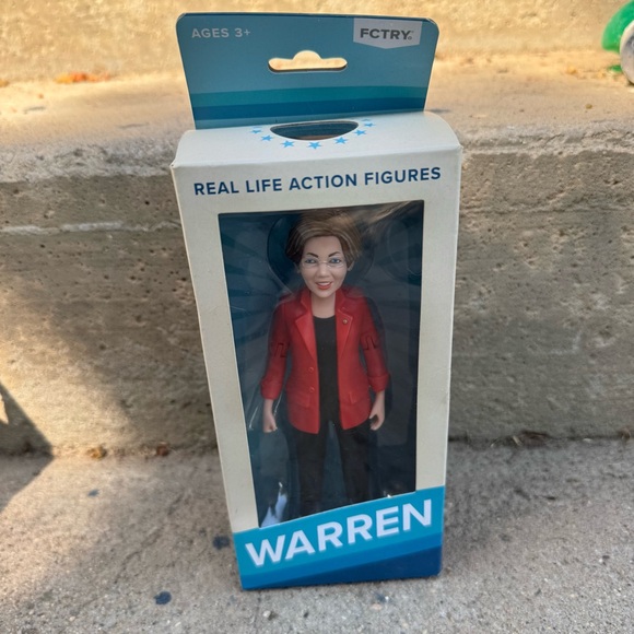Elizabeth Warren 2020‎ Action Figure NIB- WOEN BOX - Picture 7 of 9